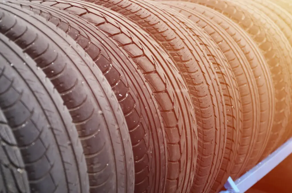 How Long Do Car Tires Last? Understanding Tire Life, Tread Wear, and Replacement Timing