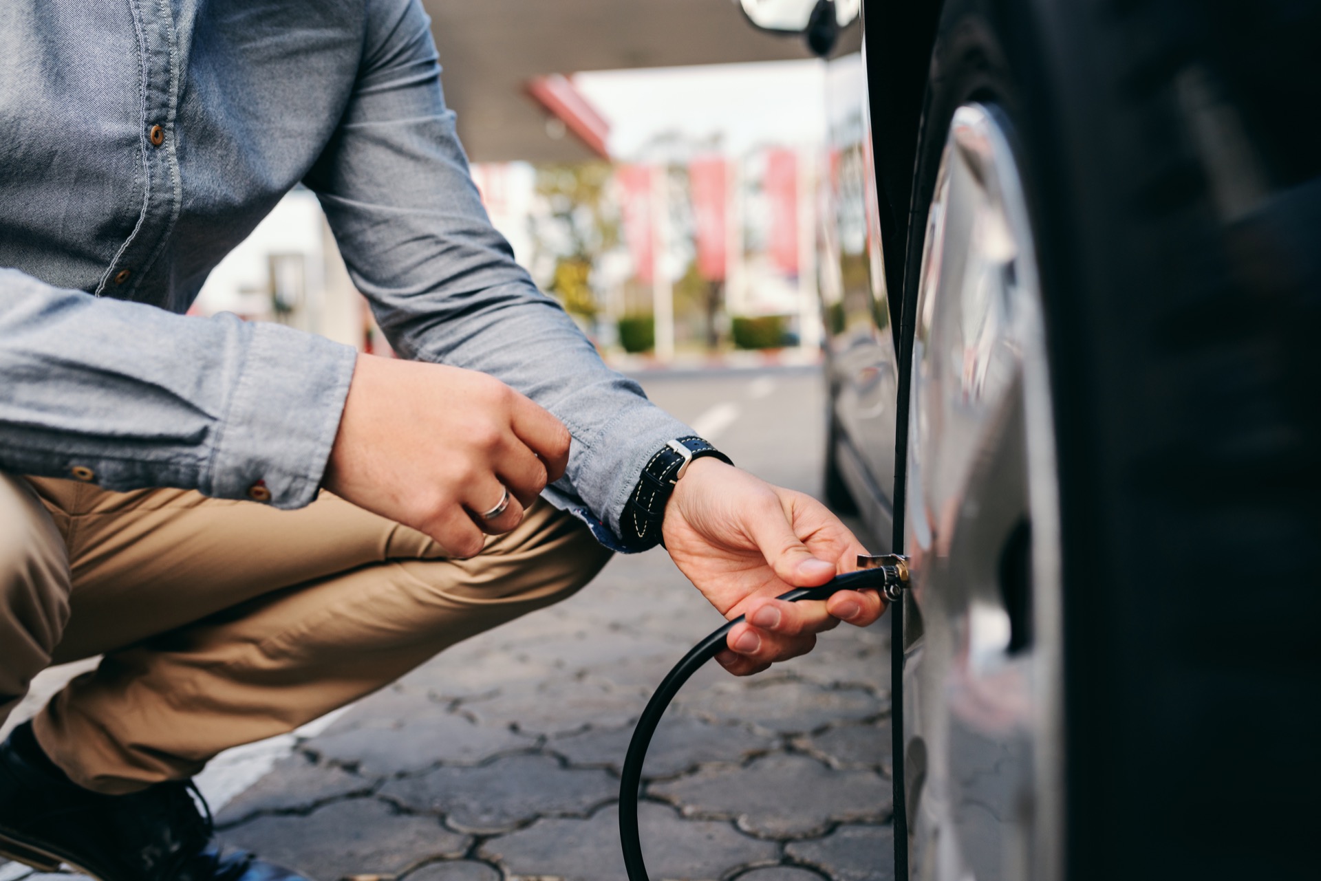 How to Inflate Car Tires 